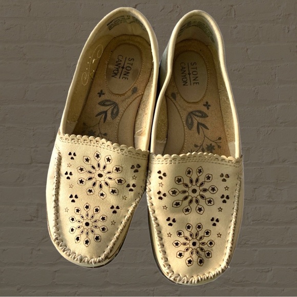 Stone Canyon Shoes - $ 10 ADD ON $ Stone Canyon beige/cream filigree design loafers. Size 6w